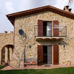 House with View of Lake Chiusi image 3