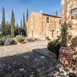 A wonderful stone property for sale near Montalcino, Tuscany (36)
