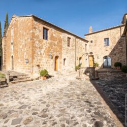 A wonderful stone property for sale near Montalcino, Tuscany (37)