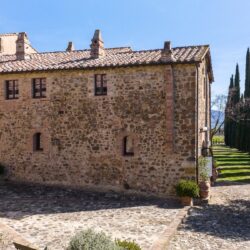 A wonderful stone property for sale near Montalcino, Tuscany (47)