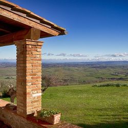 Tuscan Country House Image
