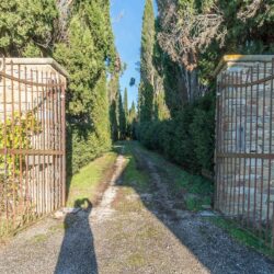 Castle and Estate for Sale near Arezzo 15