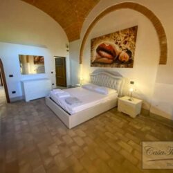 2 Bedroom Apartment in an Amazing Historic Castle (5)