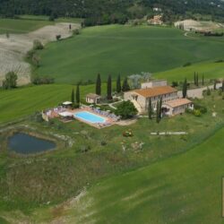Agriturismo for sale in Tuscany with 10 apartments (1)