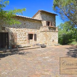 Ancient Farmhouse + Outbuildings in The Val d'Orcia (2)