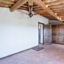 Apartment for sale with shared pool and garden Volterra Tuscany (3)