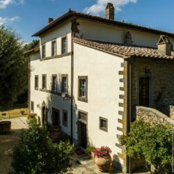 Beautiful Villa with Pool for sale near Cortona Tuscany (23)