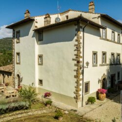 Beautiful Villa with Pool for sale near Cortona Tuscany (24)