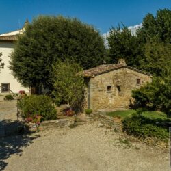 Beautiful Villa with Pool for sale near Cortona Tuscany (28)