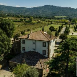 Beautiful Villa with Pool for sale near Cortona Tuscany (32)