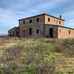 Country House near Asciano To Partially Restore 2