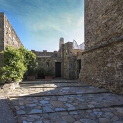 Fortress on the Tuscan coast with direct sea access (15)