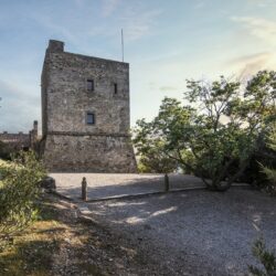 Fortress on the Tuscan coast with direct sea access (31)