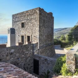 Fortress on the Tuscan coast with direct sea access (34)