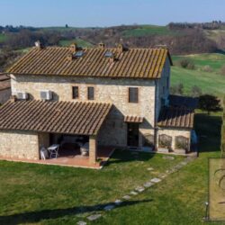 House with pool for sale near Asciano (5)