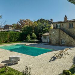 House with pool for sale near Cortona (10)