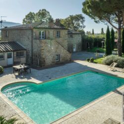 House with pool for sale near Cortona (12)