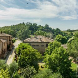Large farmhouse for sale near Buonconvento Crete Senesi Tuscany (33)
