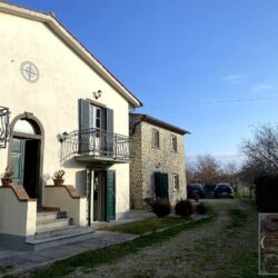 Property with 7 apartments fpr sale near Cortona (44)-1200