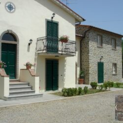 Property with 7 apartments fpr sale near Cortona (64)-1200