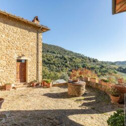 Stone farmhouse property for sale near Trequanda Tuscany (8)