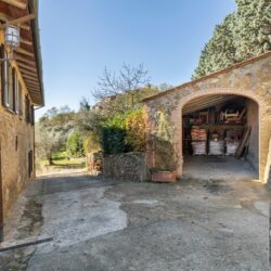 Stone farmhouse property for sale near Trequanda Tuscany (9)