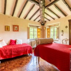 Stone house for sale near Lucca Tuscany (1)