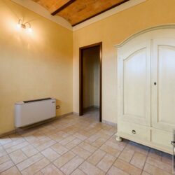 Stone house for sale near San Gimignano (31)
