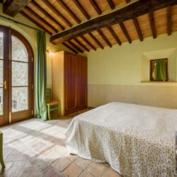 Stone house for sale near San Gimignano (35)