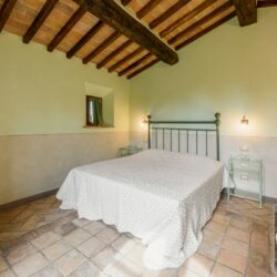 Stone house for sale near San Gimignano (36)