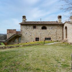 Stone house for sale near San Gimignano (8)