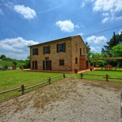 Stone house with pool and annex for sale in Tuscany (15)