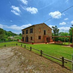 Stone house with pool and annex for sale in Tuscany (16)