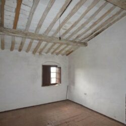 Superb farmhouse restoration opportunity in Tuscany (14)