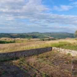 Superb farmhouse restoration opportunity in Tuscany (4)