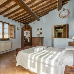 Tuscan Farmhouse for sale near Chianciano Terme with Pool (13)