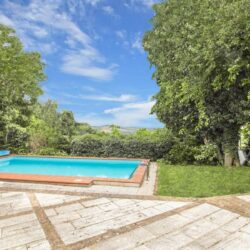Tuscan farmhouse for sale with pool near Asciano (1)