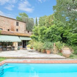 Tuscan farmhouse for sale with pool near Asciano (3)