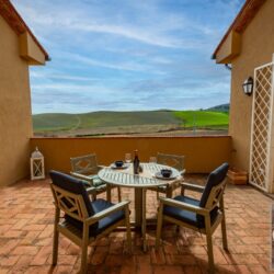 Tuscan property for sale with shared pool (19)