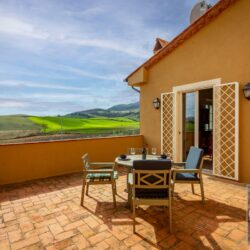 Tuscan property for sale with shared pool (20)