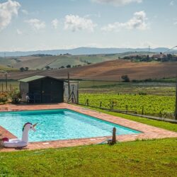 Tuscan property for sale with shared pool (29)