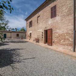 V4151 Large farmhouse for sale near Siena (3)-1200