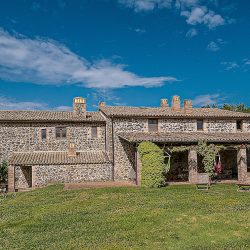 Orvieto farmhouse with pool for sale 58