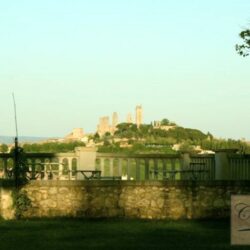 Villa with Pool for sale with view of San Gimignano Tuscany (28)