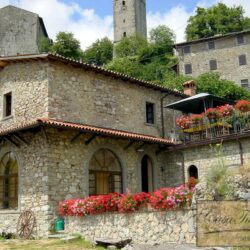 complex of buildings with pool for sale near Molazzana Lucca Tuscany (13)-1200