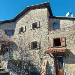 complex of buildings with pool for sale near Molazzana Lucca Tuscany (9)-1200