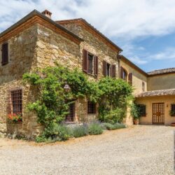 estate with pool for sale near Lucignano Tuscany (16)