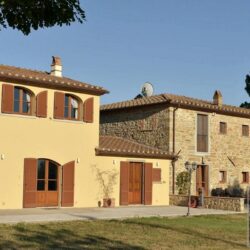 9 bedroom villa with pool for sale near Castiglion Fiorentino and Cortona in Tuscany (1)