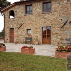 9 bedroom villa with pool for sale near Castiglion Fiorentino and Cortona in Tuscany (19)