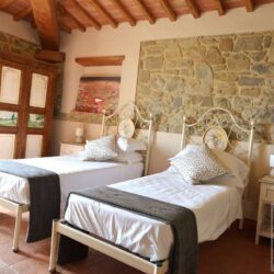 9 bedroom villa with pool for sale near Castiglion Fiorentino and Cortona in Tuscany (21)